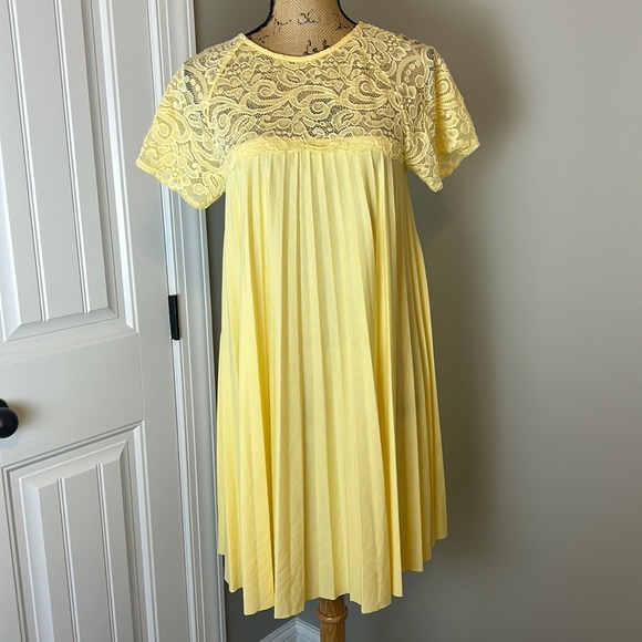 ASOS Dresses & Skirts - ASOS Yellow pleaded dress size 4